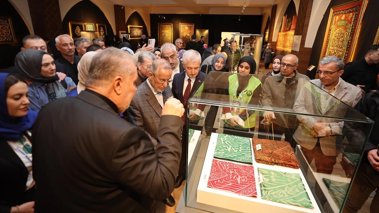&ldquo;Mukaddes Emanetler Sergisi&rdquo; kapılarını ziyaret&ccedil;ilere a&ccedil;tı