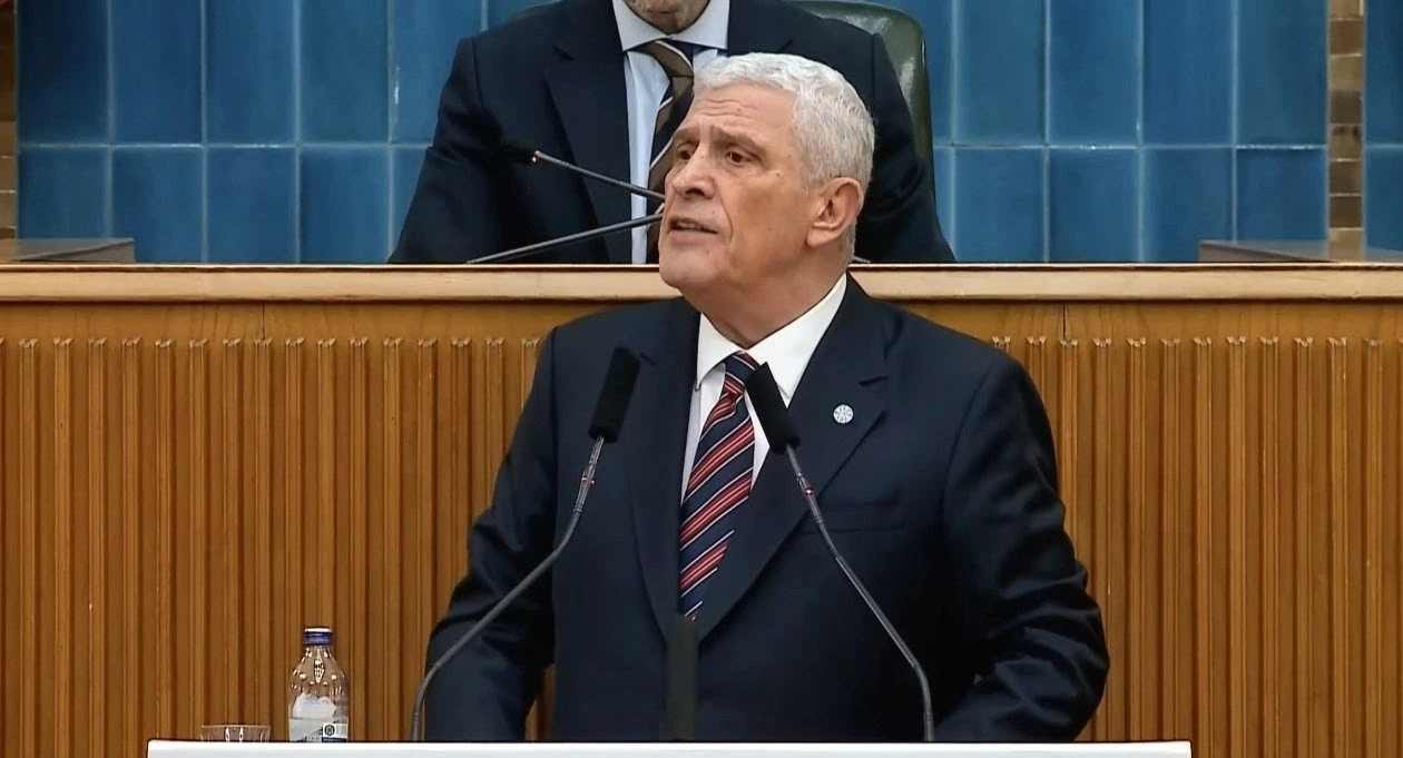 M&uuml;savat Dervişoğlu 