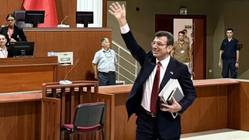 İmamoğlu'nun diploma davasında hâkim salonu terk etti!