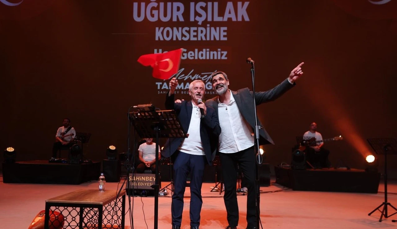 Şahinbey Belediyesi&rsquo;nin 30 Ağustos'u Uğur Işılak'la kutladı