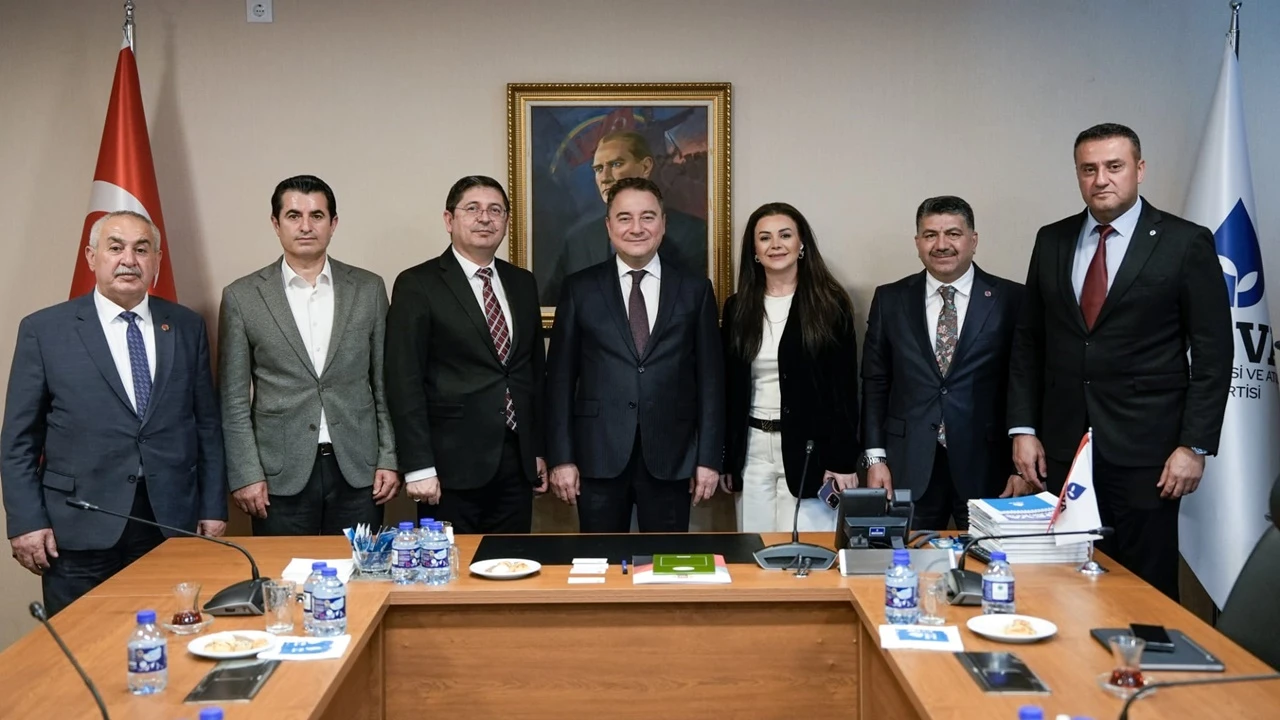 Babacan: T&uuml;rkiye korku siyasetine mahk&ucirc;m edilmemeli