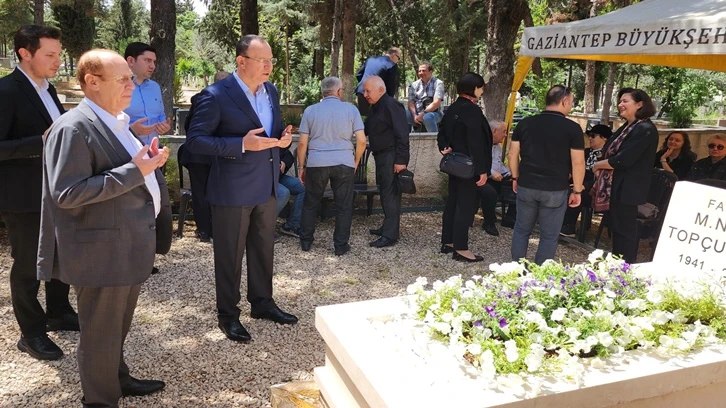 Naci Topçuoğlu, mezarı başında dualarla anıldı