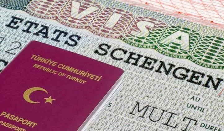 Avrupa Birliği, Türk vatandaşlarının Schengen vizesi başvurularında 'Cescade kuralı' uygulayacak.