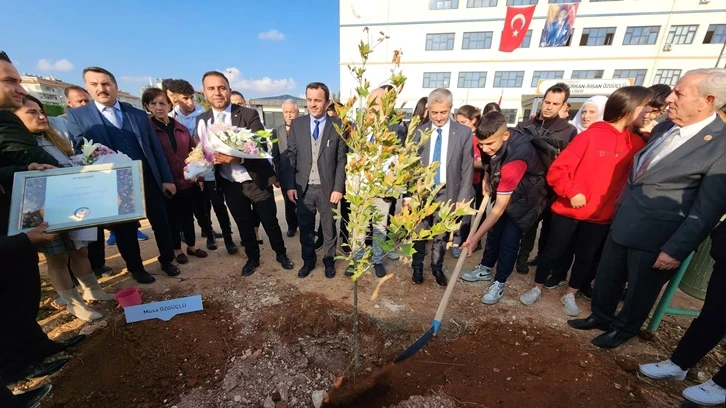 Oba Anadolu Lisesi’nde fidanlar toprakla buluştu