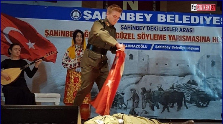 &Ouml;ğrencilerin Şahinbey ağıtı duygulandırdı