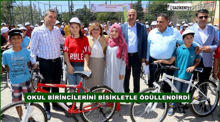Okul birincisi 250 &ouml;ğrenciye bisiklet