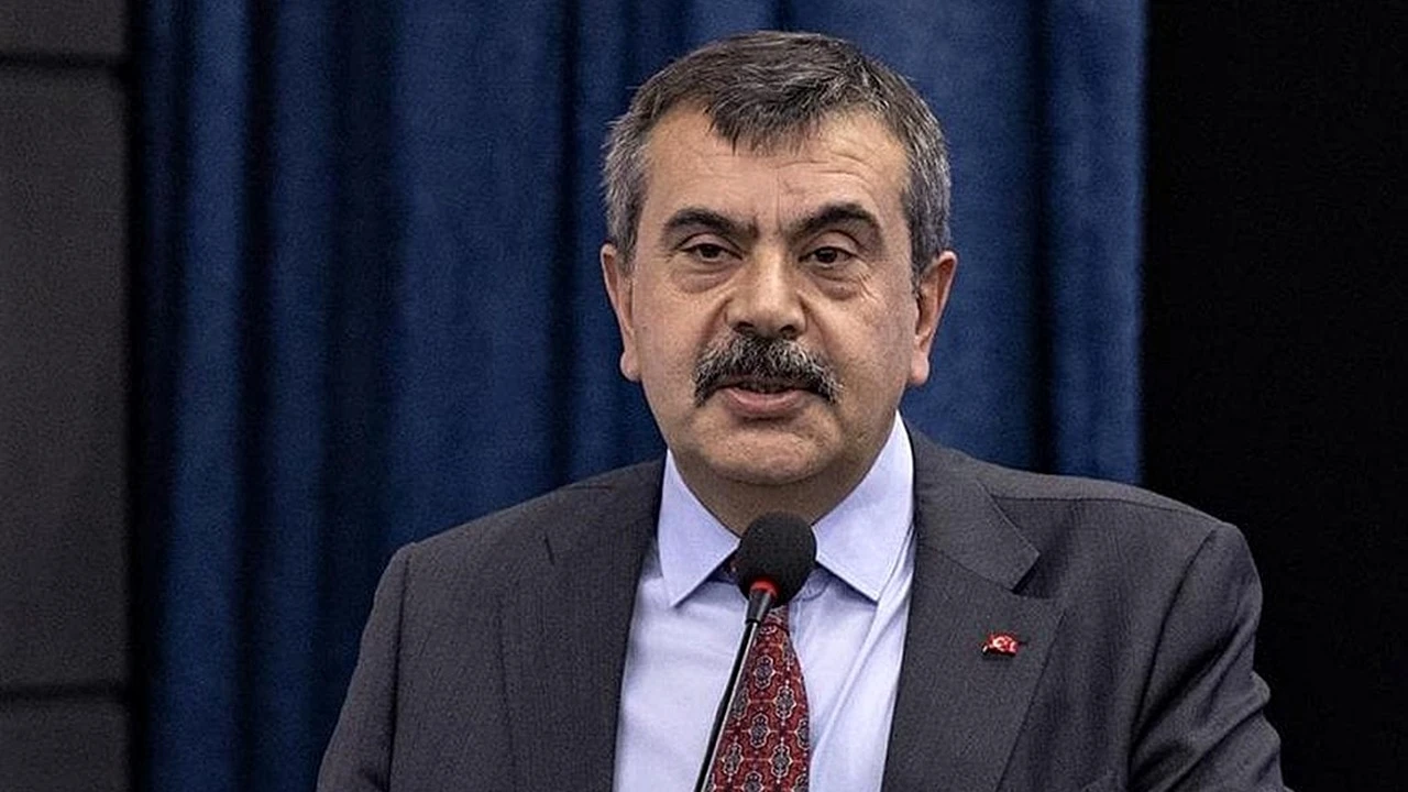 Okullarda Erdoğan'ın posterinin asılması talimatı!