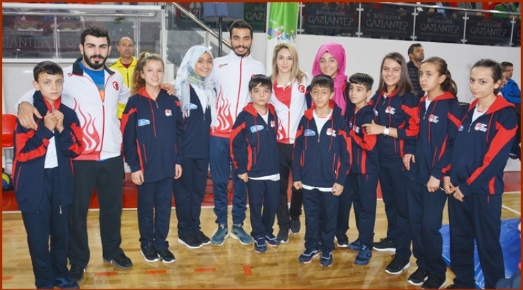 Olimpik sporcular mülteci çocuklarla buluştu