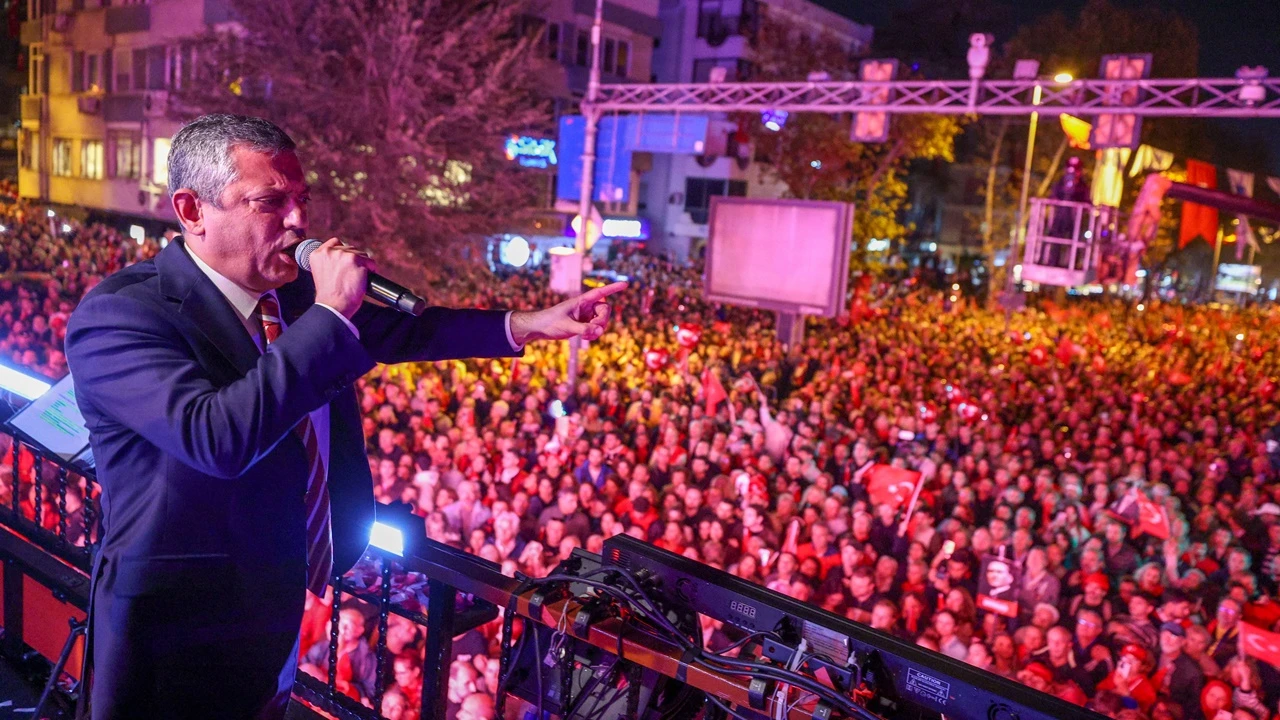 On binler Kadıköy'de Cumhuriyet için yürüdü...
