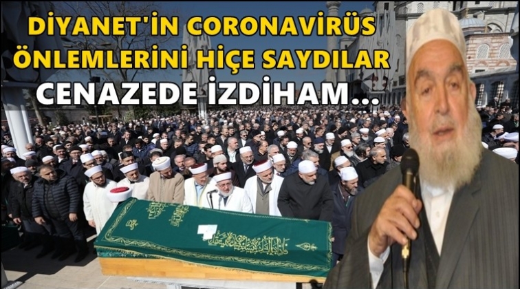 Önlemlerini hiçe saydılar! Cenazede izdiham