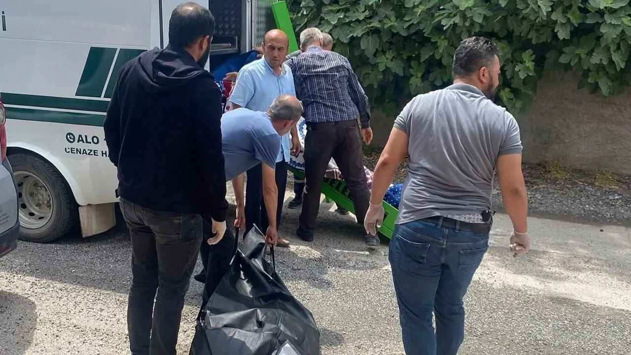 Osmaniye&#x27;de annesini darbettikten sonra bo&#x11F;du!