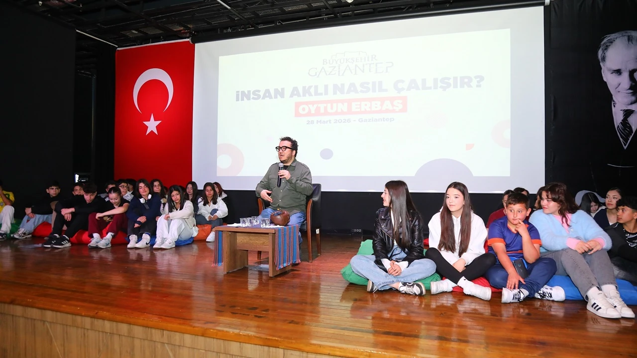 Oytun Erbaş Gaziantep'te insan aklının sırlarını anlattı...