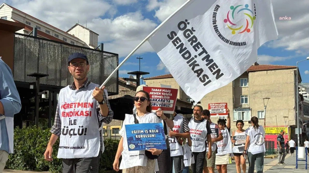 Özel Sektör Öğretmenleri Sendikası üyelerinin Ankara'ya yürüyüşü sürüyor