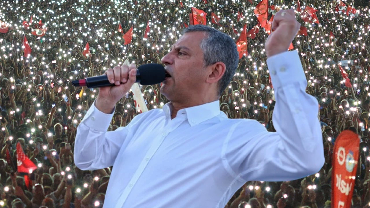 Özgür Özel: 100 yıl sonra yine hep beraber kurtuluşa, iktidara yürüyoruz...