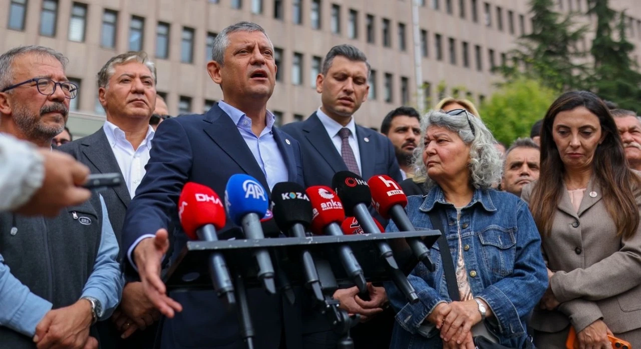 &Ouml;zg&uuml;r &Ouml;zel: Asrın soygunu, asrın yolsuzluğu, asrın dolandırıcı ile karşı karşıyayız