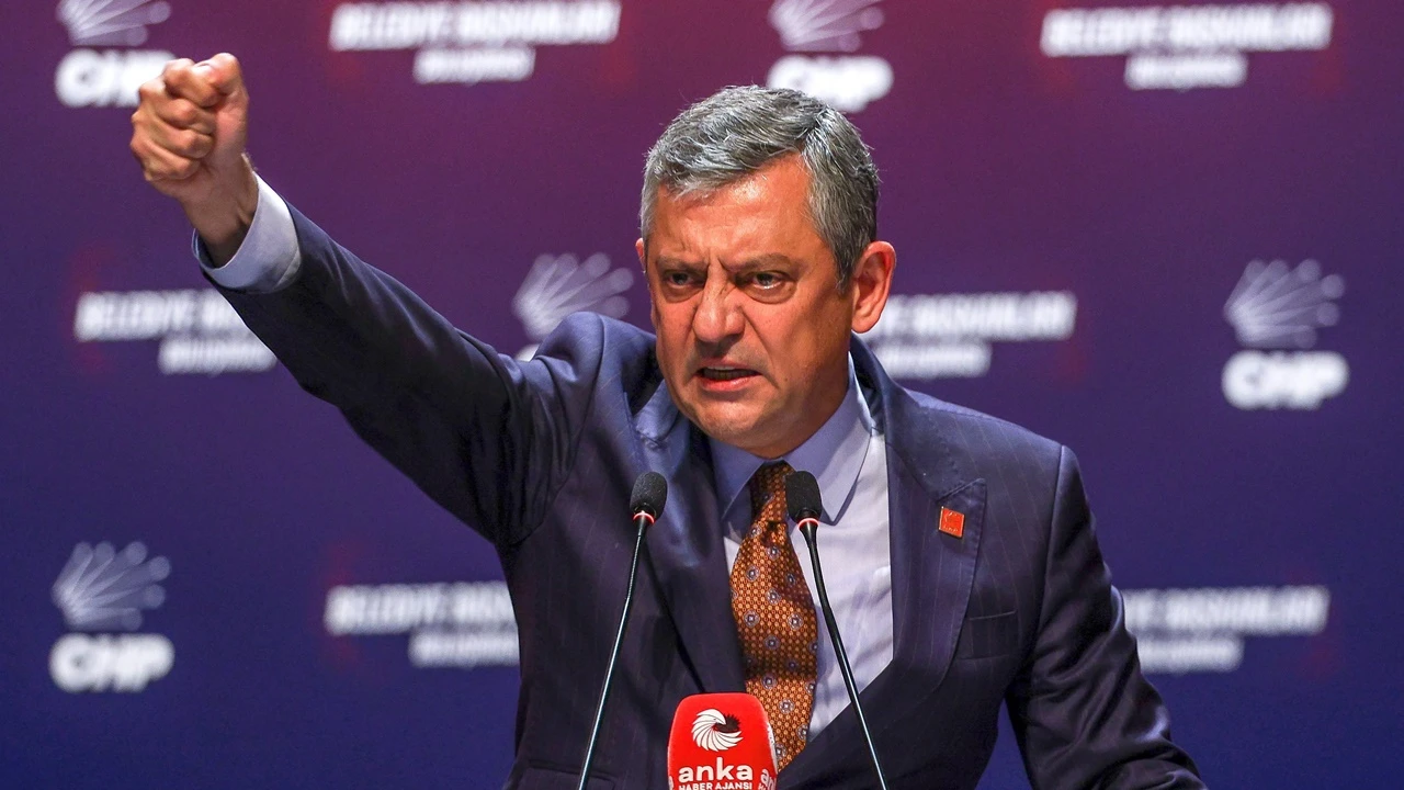 &Ouml;zg&uuml;r &Ouml;zel: Bu haysiyet cellatlarını unutursak şerefsiziz!