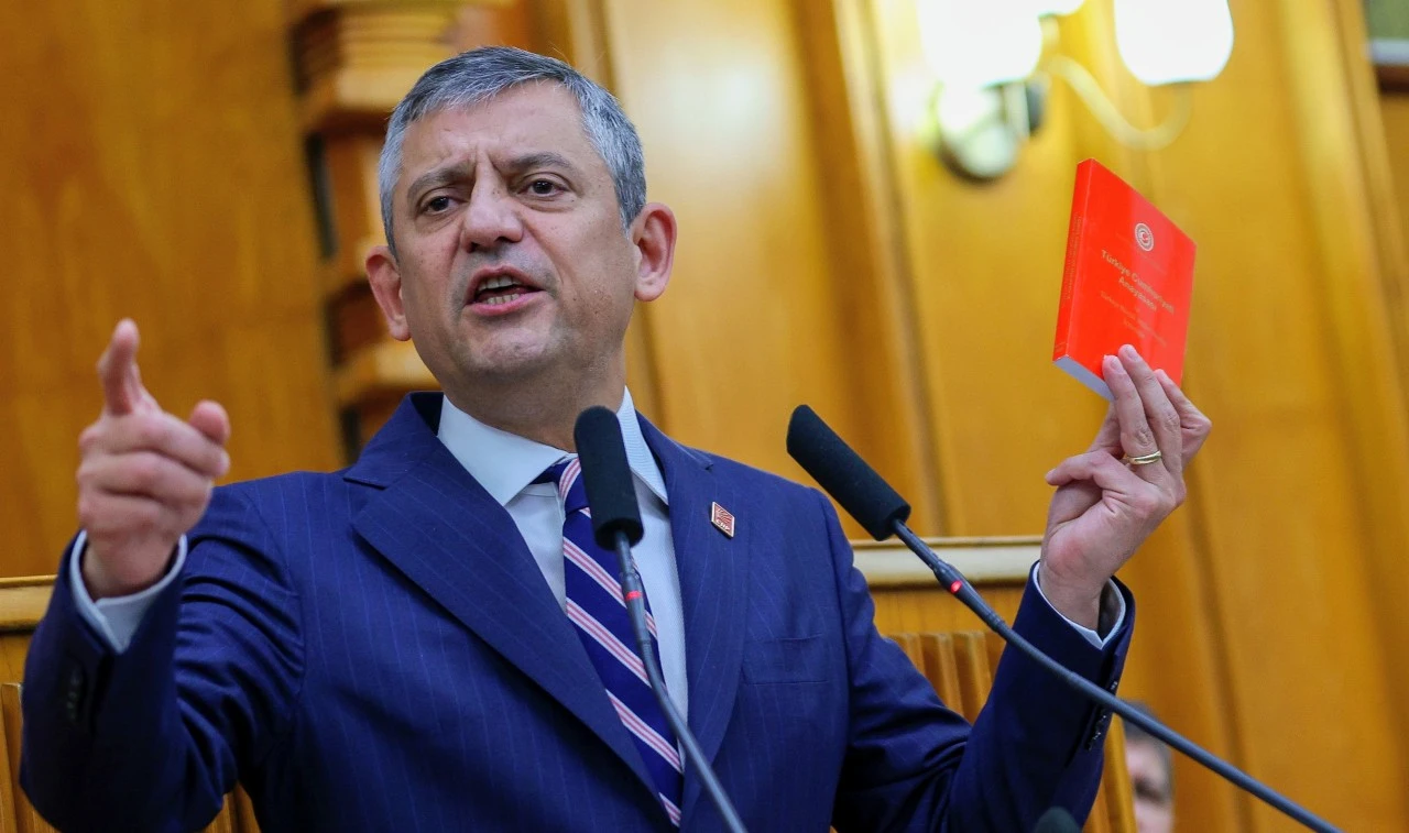 &Ouml;zg&uuml;r &Ouml;zel: Baş eğmeyeceğiz ama gerekirse baş vereceğiz!