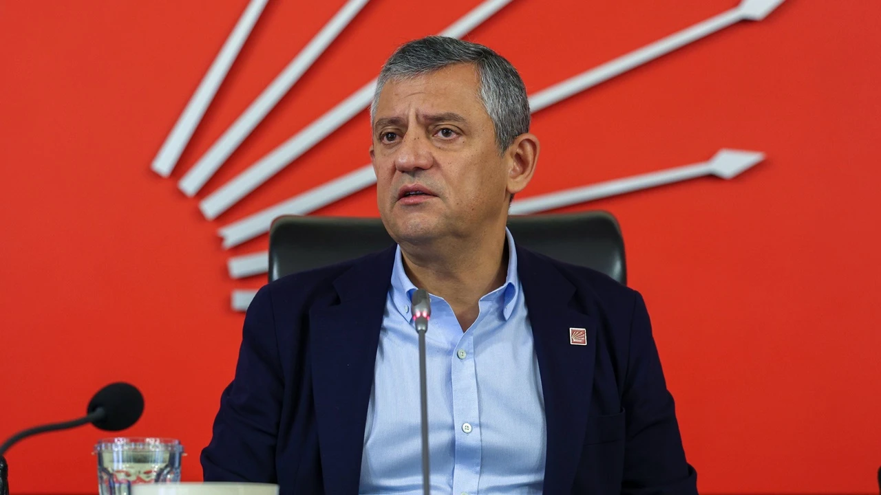 &Ouml;zg&uuml;r &Ouml;zel: Bazılarının badigart olduğunu bildiğimiz bu isimlerle...