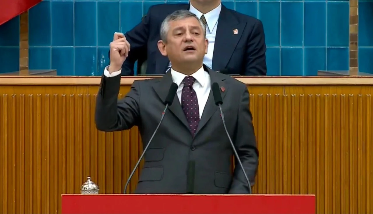 &Ouml;zg&uuml;r &Ouml;zel: 