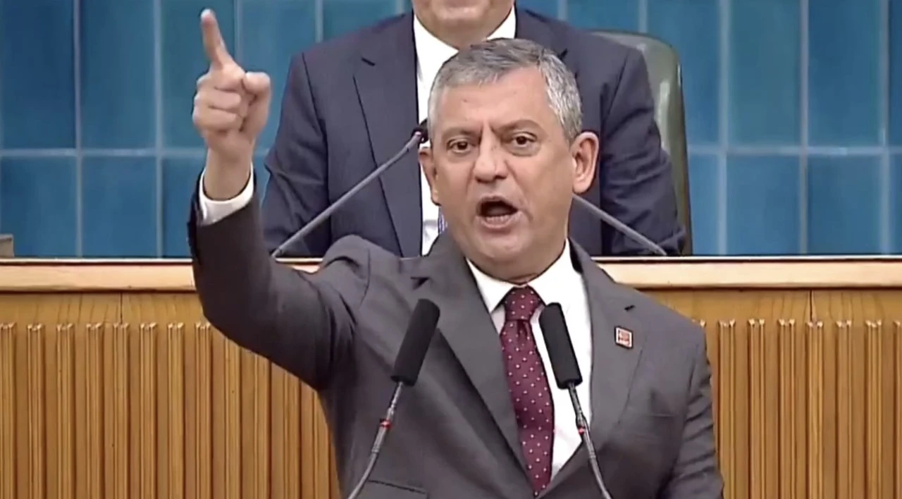&Ouml;zg&uuml;r &Ouml;zel: Ey Burcu hanım 2 yıl &ccedil;abuk ge&ccedil;er...