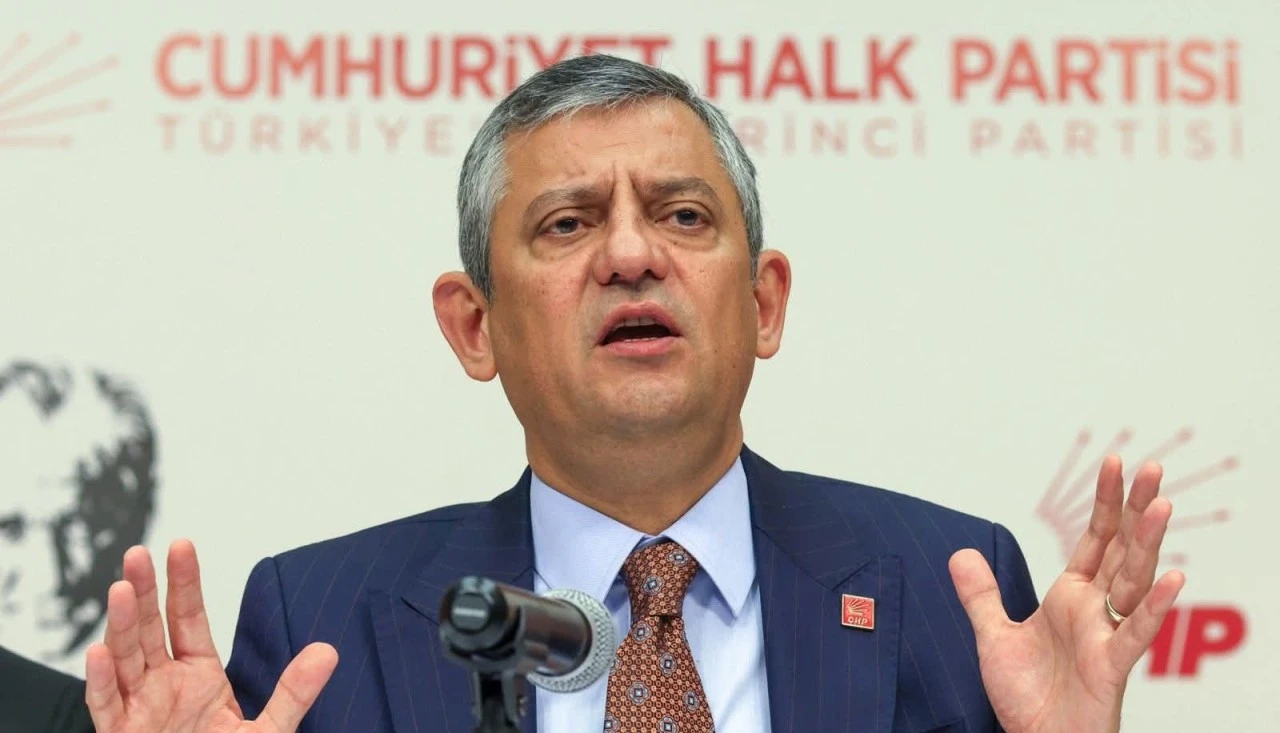 &Ouml;zg&uuml;r &Ouml;zel: Erdoğan artık iktidarda kalmanın demokratik bir yolunu g&ouml;rm&uuml;yor