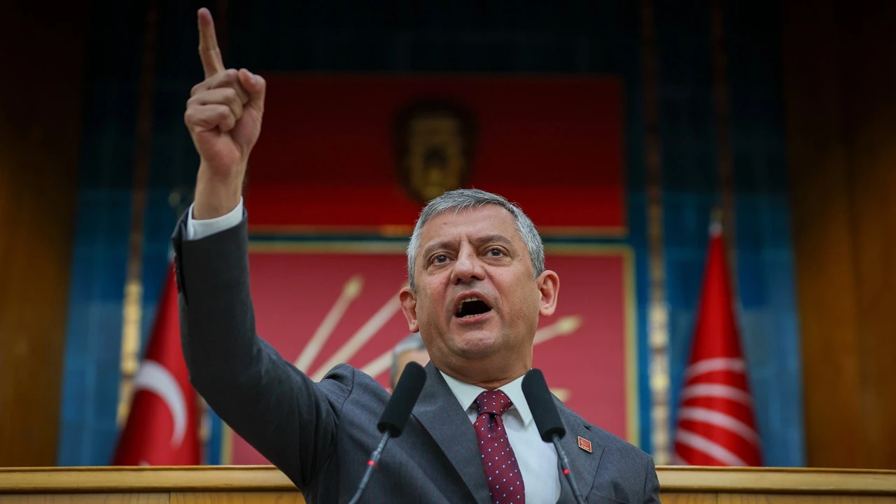 &Ouml;zg&uuml;r &Ouml;zel: Ey Burcu hanım 2 yıl &ccedil;abuk ge&ccedil;er...