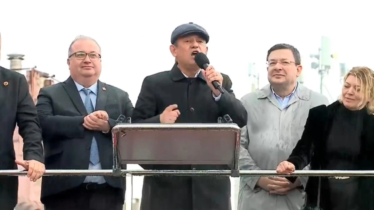 &Ouml;zg&uuml;r &Ouml;zel'den Erdoğan'a Gazze ve İran &ccedil;ağrısı 