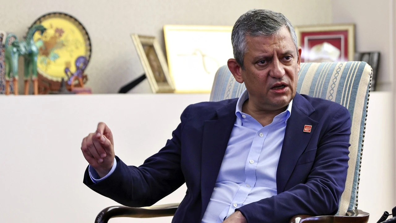 &Ouml;zg&uuml;r &Ouml;zel: Bizi partiden ayrılmaya zorlayan bir tutum var!