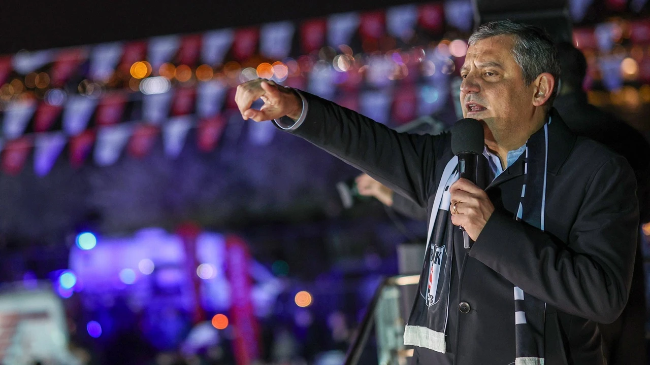 &Ouml;zg&uuml;r &Ouml;zel'den Erdoğan'a teklif: Gel İBB se&ccedil;imlerini yenileyelim...