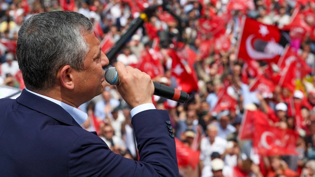 &Ouml;zg&uuml;r &Ouml;zel: Gerekirse bu başı vereceğim ama onlara baş eğmeyeceğim!