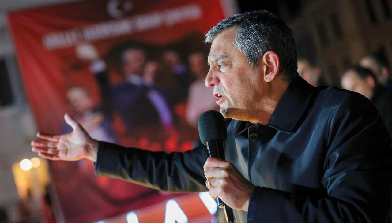 &Ouml;zg&uuml;r &Ouml;zel 