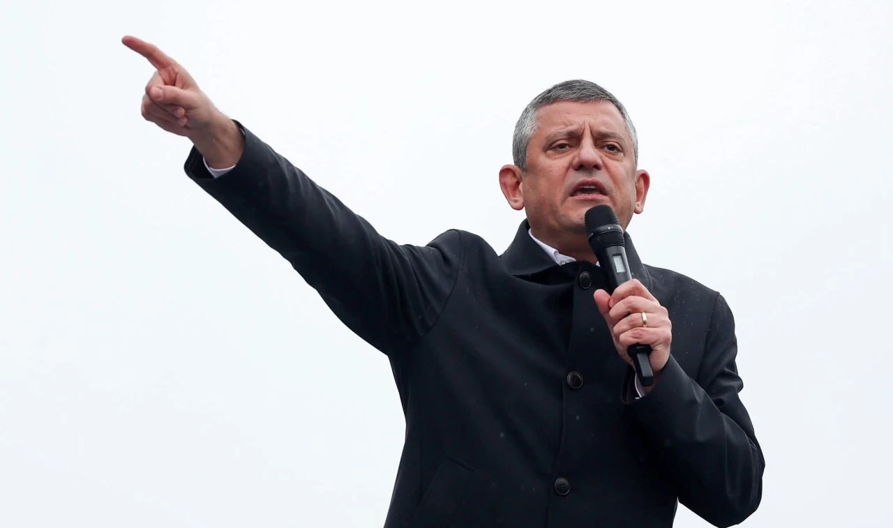 &Ouml;zg&uuml;r &Ouml;zel'den Erdoğan'a: &Ouml;yle brandayla, panoyla, devlet g&uuml;c&uuml;yle olmaz!