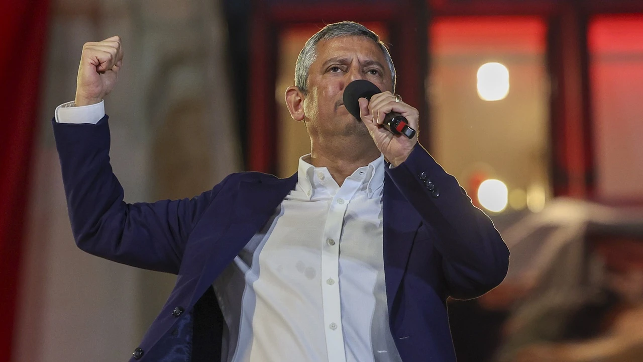 Özgür Özel: Erdoğan, 24 asgari ücret huzur hakkı alıyor!