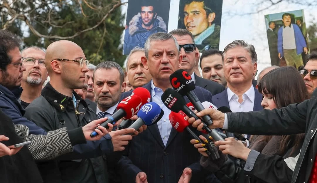 &Ouml;zg&uuml;r &Ouml;zel:
