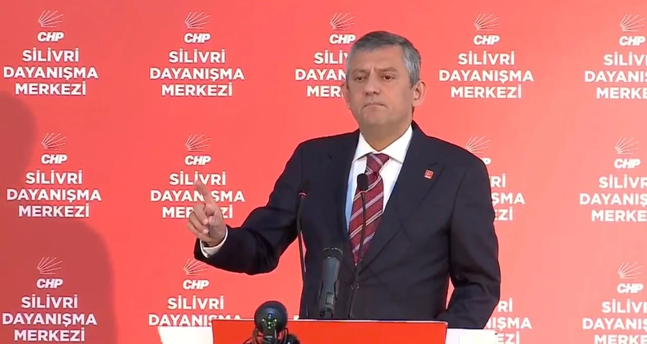 &Ouml;zg&uuml;r &Ouml;zel: Ak Parti'nin kara d&uuml;zenine yazıklar olsun!