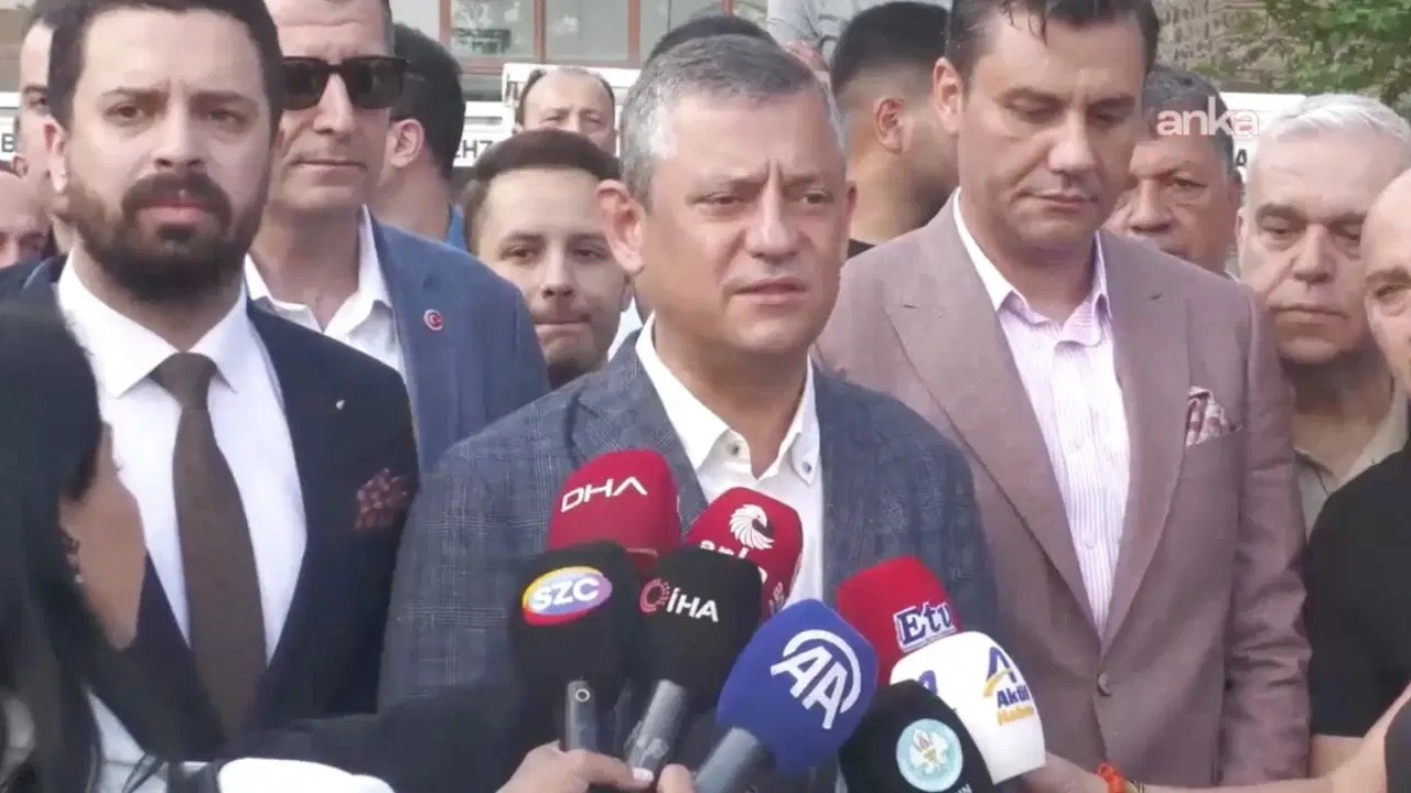 Özgür Özel, bayram namazı çıkışı konuştu: 'Herkes ayağını denk alacak!'