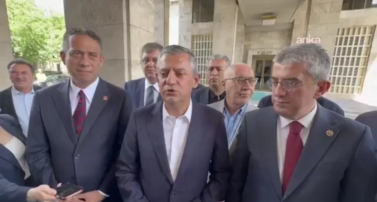&Ouml;zg&uuml;r &Ouml;zel, bayramda nerede olacağını a&ccedil;ıkladı