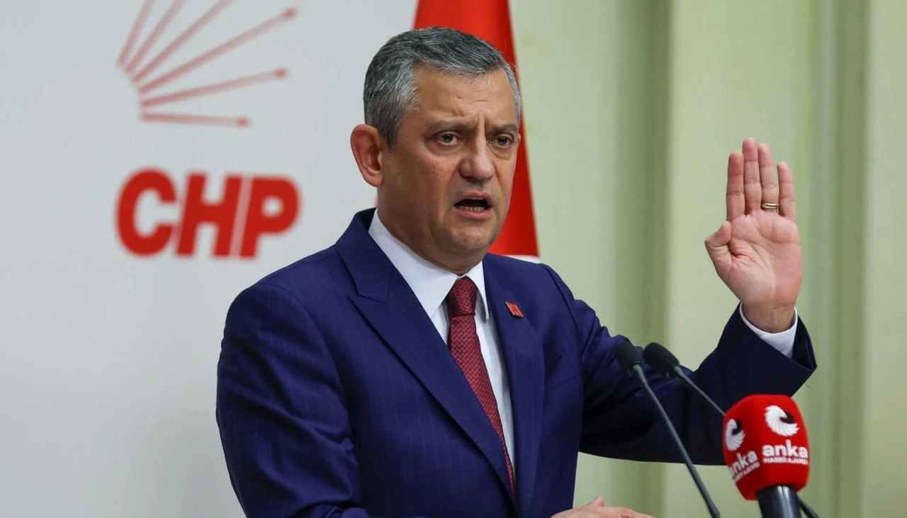 &Ouml;zg&uuml;r &Ouml;zel'den Akın G&uuml;rlek'e yanıt: Hızla sattıklarını gizlemeye kalkıyor