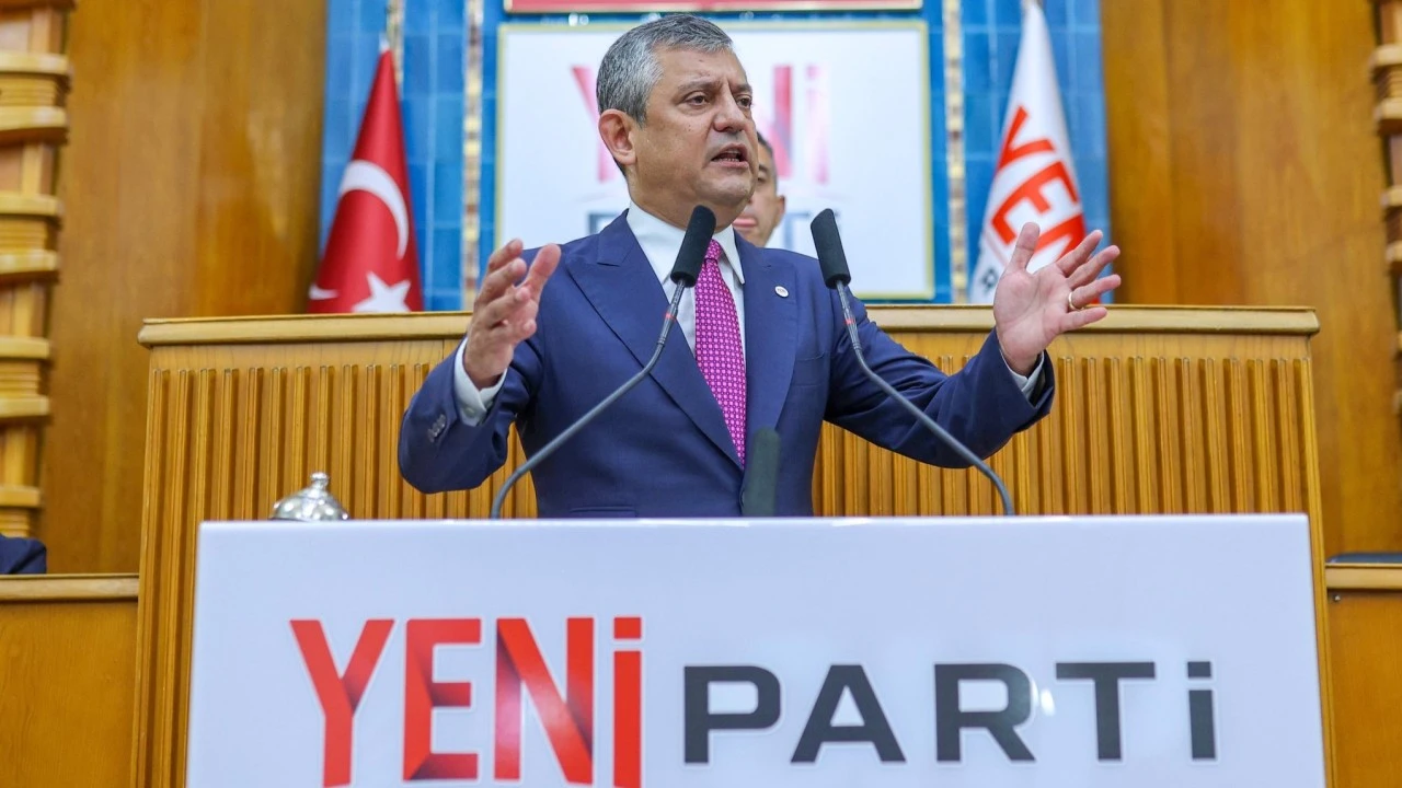 &Ouml;zg&uuml;r &Ouml;zel'den CHP'lilere YENİ Parti'ye katılma &ccedil;ağrısı 