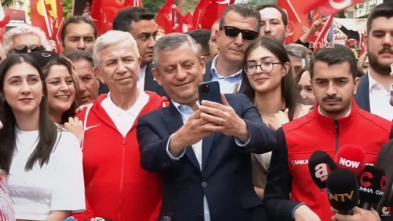 &Ouml;zg&uuml;r &Ouml;zel'den 'Ekrem İmamoğlu' ve 'Mansur Yavaş' mesajı