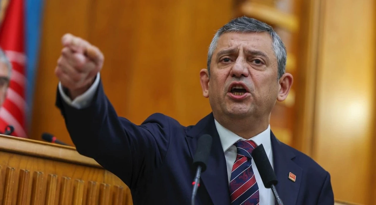 &Ouml;zg&uuml;r &Ouml;zel'den Erdoğan'a emekli maaşı tepkisi