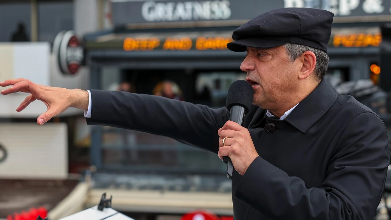 &Ouml;zg&uuml;r &Ouml;zel'den Erdoğan'a: Tarih boyunca bu yaptığın utan&ccedil;la yaşayacaksın!