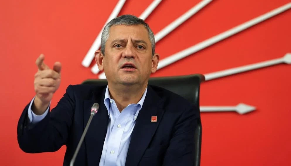 Özgür Özel'den gazetecilere operasyona tepki: Korkağa karşı cesur olan kazanır!