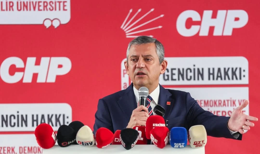 Özgür Özel'den gazetecilere operasyona tepki: Korkağa karşı cesur olan kazanır!