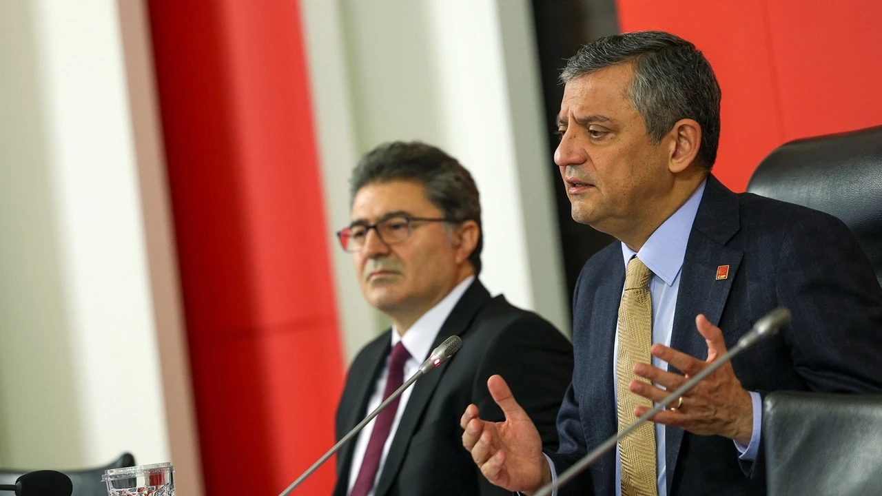 &Ouml;zg&uuml;r &Ouml;zel&rsquo;den talimat: Yarın se&ccedil;im olacakmış gibi &ccedil;alışın