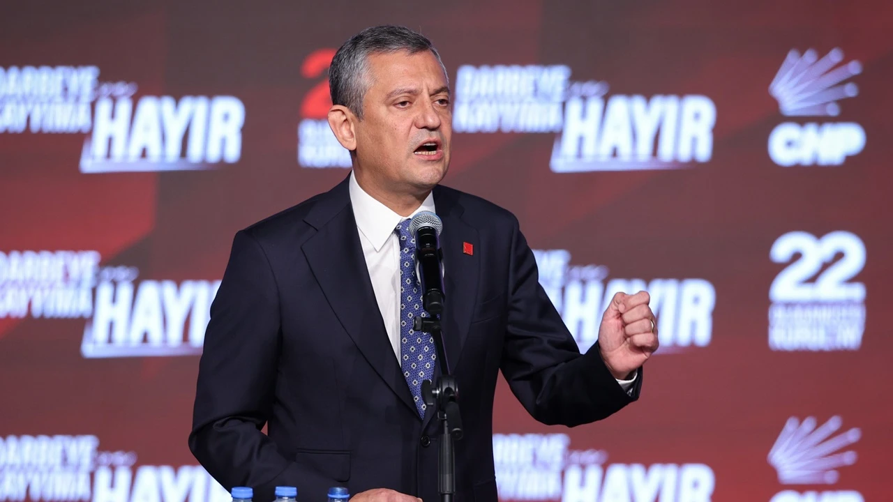 Özgür Özel'den yeni hamle: Kurulan kumpasa güvensizlik oyu verin!