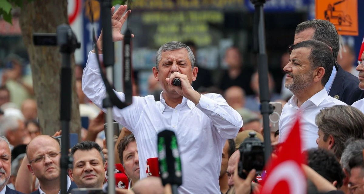 &Ouml;zg&uuml;r &Ouml;zel Denizli'de: Siz arkamda olduk&ccedil;a kimse beni yolumdan &ccedil;eviremez!