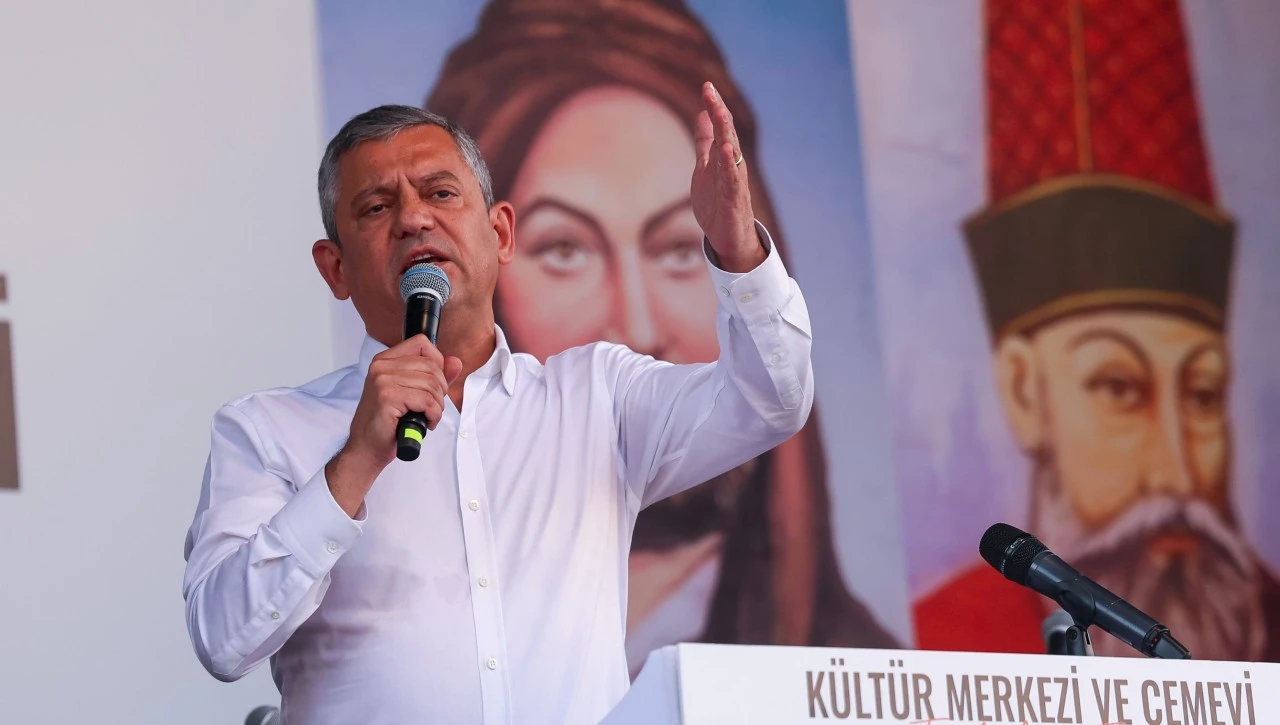 &Ouml;zg&uuml;r &Ouml;zel: D&ouml;nen d&ouml;ns&uuml;n ben d&ouml;nmezem yolumdan...