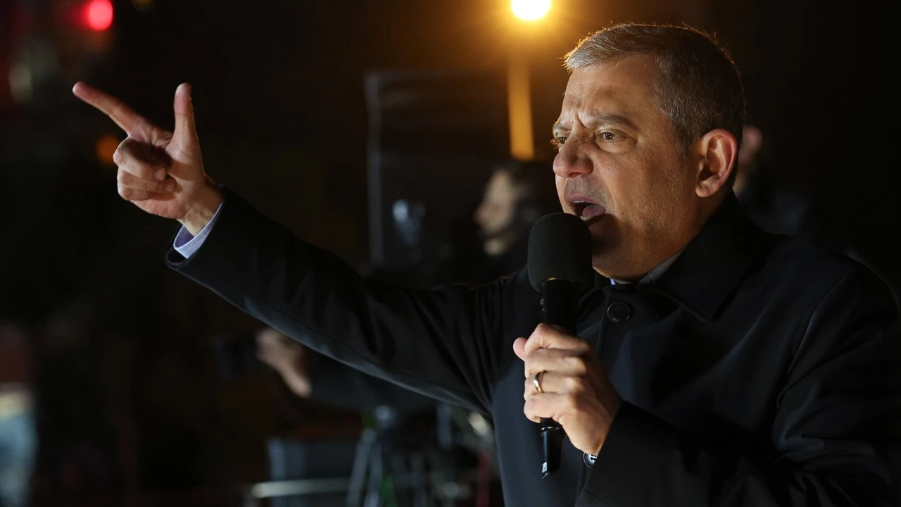 &Ouml;zg&uuml;r &Ouml;zel: Adalet Bakanlığı&rsquo;na b&ouml;yle biri geldiği i&ccedil;in utan&ccedil; i&ccedil;indeyim!