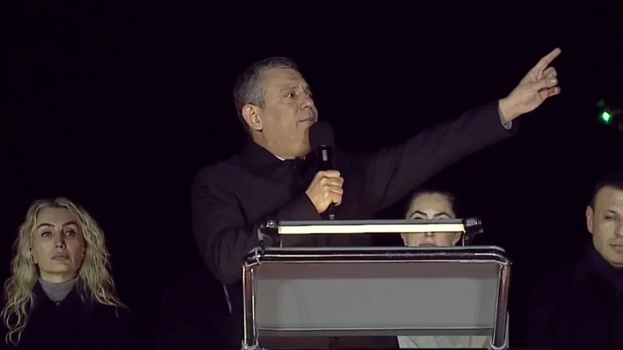 &Ouml;zg&uuml;r &Ouml;zel: Duyduk duymadık demeyin, Erdoğan geleceğimizi satıyor!